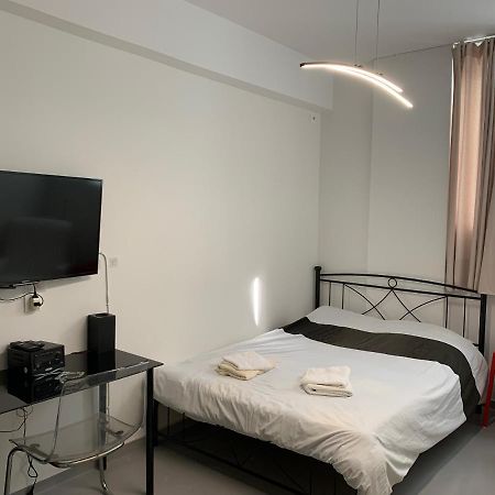 Holodek Apartments Ground & Semibasement Athena Bagian luar foto